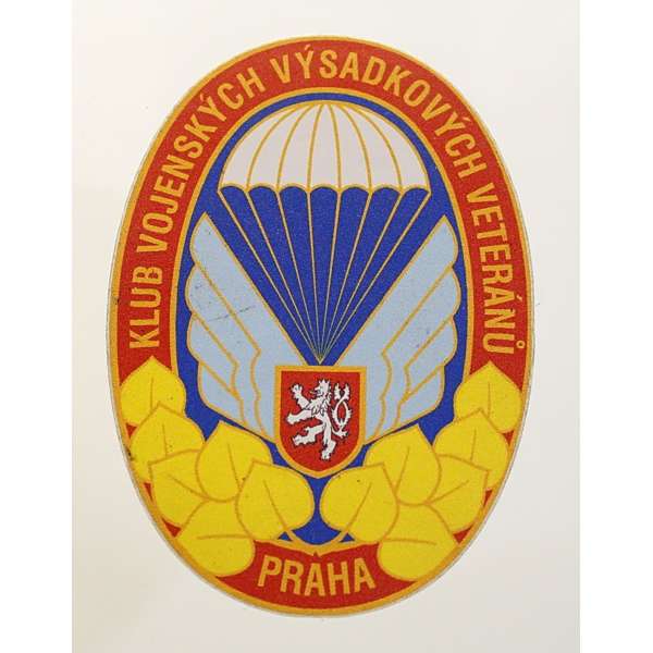 SAMOLEPKA KLUB VOJENSKÝCH VÝSADKOVÝCH VETERÁNŮ PRAHA 7,5x10,5cm BAREVNÁ