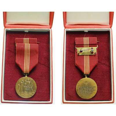 MEDAILE  ČSSR VÝROČÍ OSVOBOZENÍ 1945-1985 3cm S KRABIČKOU