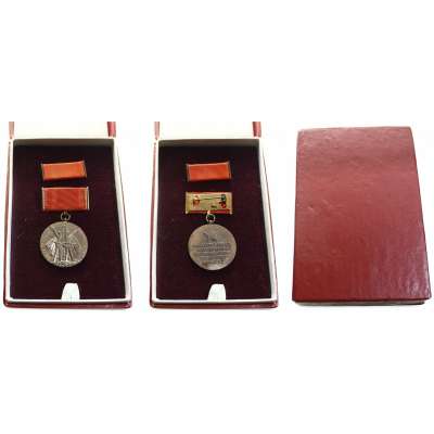 MEDAILE ČSLA 1945-1975 30-té VÝROČIE OSLOBODENIA ČESKOSOVENSKA  BRONZOVÁ S KRABIČKOU