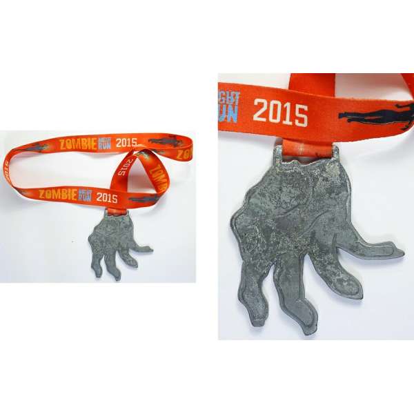 MEDAILE ZOMBIE NIGHT RUN 2015 85x94mm 109gr SE STUHOU ČERVENO