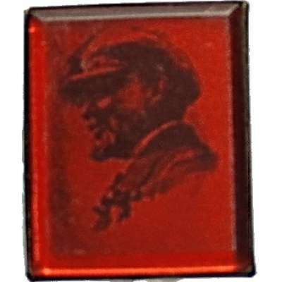 ODZNAK SSSR LENIN 4H 20x25mm POD SKLEM PORTRÉT ČEPICE ČERVENO-ČERNÝ