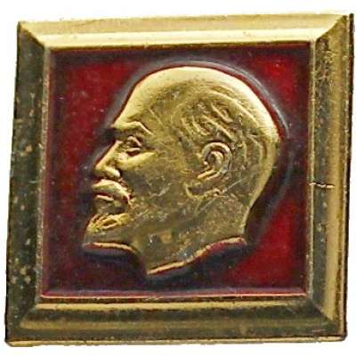 ODZNAK SSSR LENIN 4H 24x24mm PORTRÉT PLASTICKÝ ZLATÝ OKRAJ ČERVENO-ZLATÝ