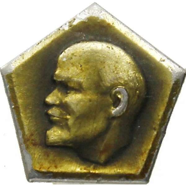 ODZNAK SSSR LENIN 5H 18x18mm PORTRÉT BEZ ČEPICE RELIÉF MOŘENÝ-ŽLUTÝ