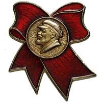 ODZNAK SSSR LENIN MAŠLE 27x34mm PORTRÉT S ČEPICÍ ČERVENO- ZLATÝ