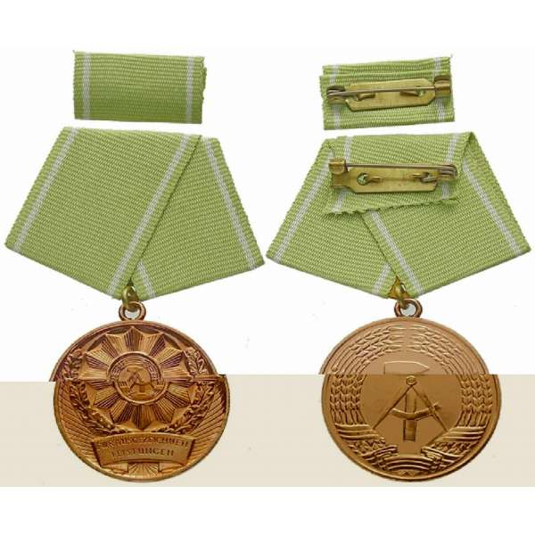 VYZNAMENÁNÍ DDR 32x70mm KVP Medaille Für Ausgezeichnete Leistungen in der Volkspolizei in Bronze VP
